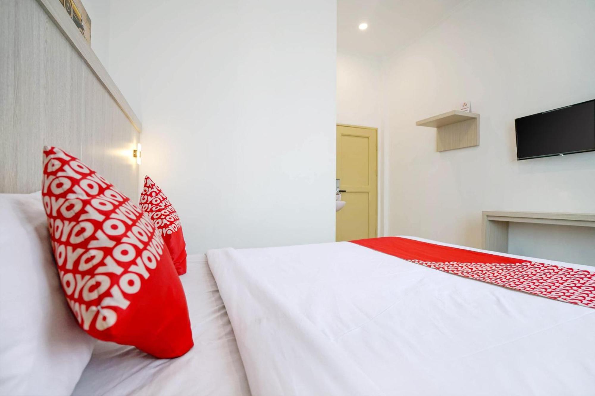 Oyo Life 1299 Balcony Orange Hotel